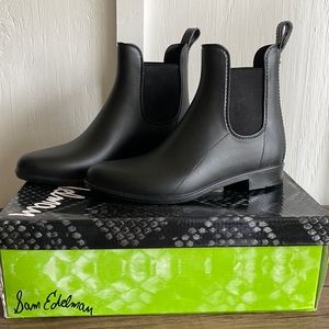 Sam Edelman Tinsley Matte Black Chelsea Rain Boot (never worn), size 7